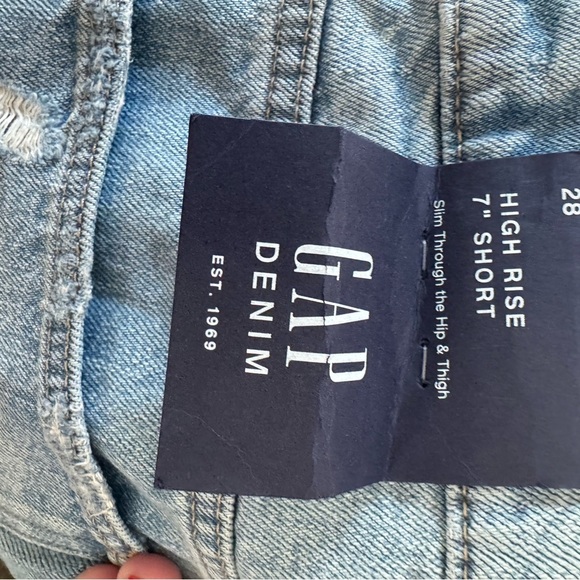 Gap high rise denim shorts nwt size 28” - Picture 3 of 5